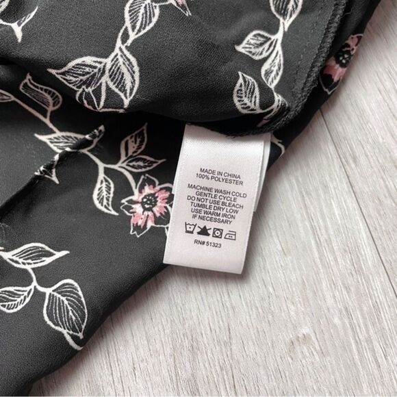 Black Ruffle Sleeve Top L - Picture 4 of 6